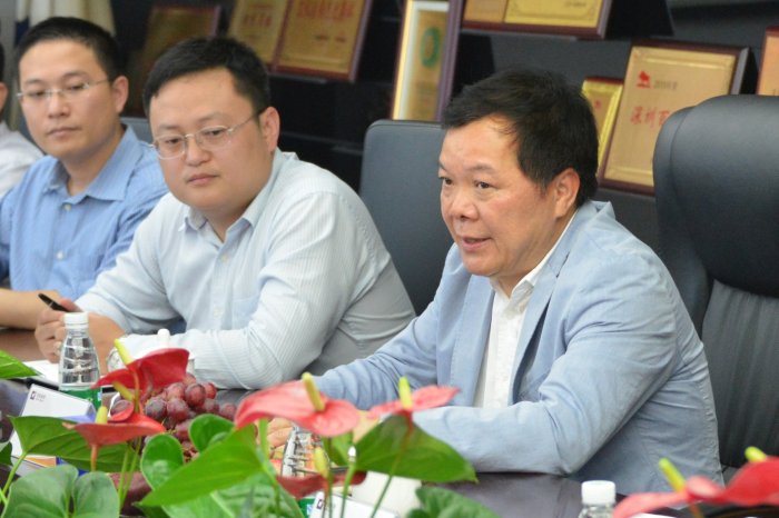 走访企业老总_银行走访企业照片