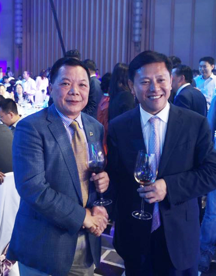 王新老总_演员王珂王新结婚照