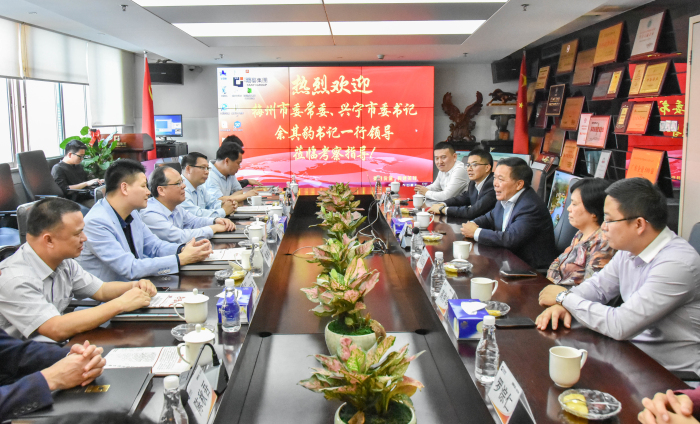 梅州市委常委、興寧市委書記余其豹一行領導蒞臨建藝集團 梅州市委常委、興寧市委書記余其豹一行領導蒞臨建藝集團