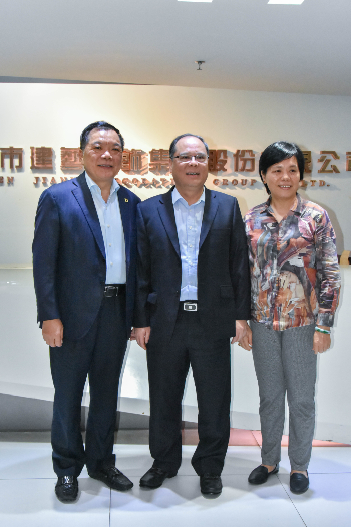 梅州市委常委、興寧市委書記余其豹一行領導蒞臨建藝集團 梅州市委常委、興寧市委書記余其豹一行領導蒞臨建藝集團